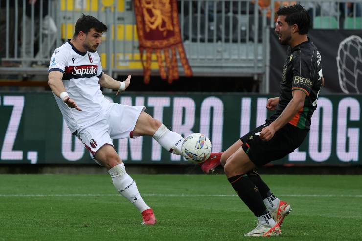 Orsolini in azione da gol