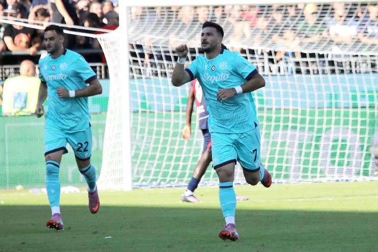 Orsolini esulta dopo un gol
