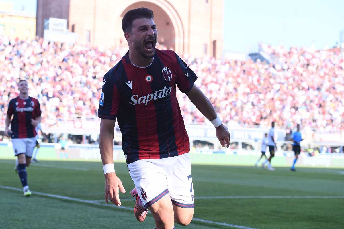 Orsolini esulta dopo un gol