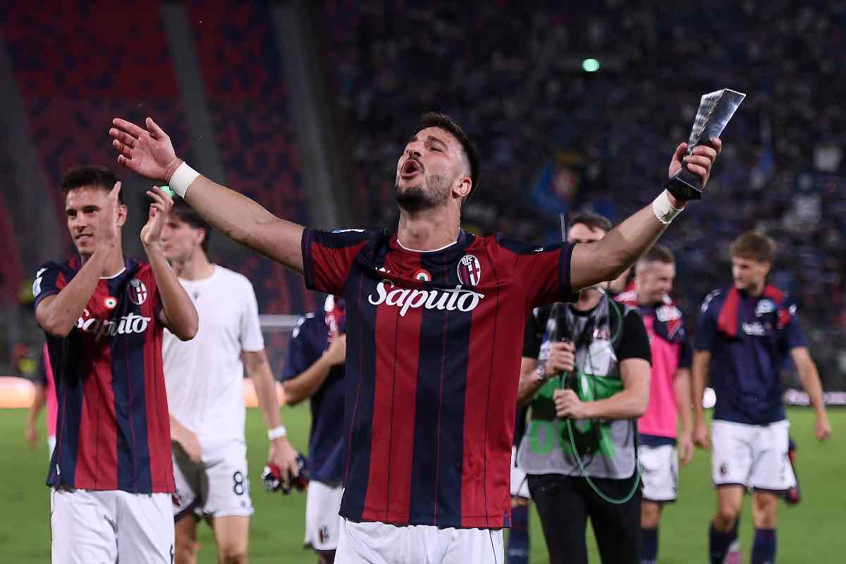 Riccardo Orsolini festeggia la vittoria sul Como