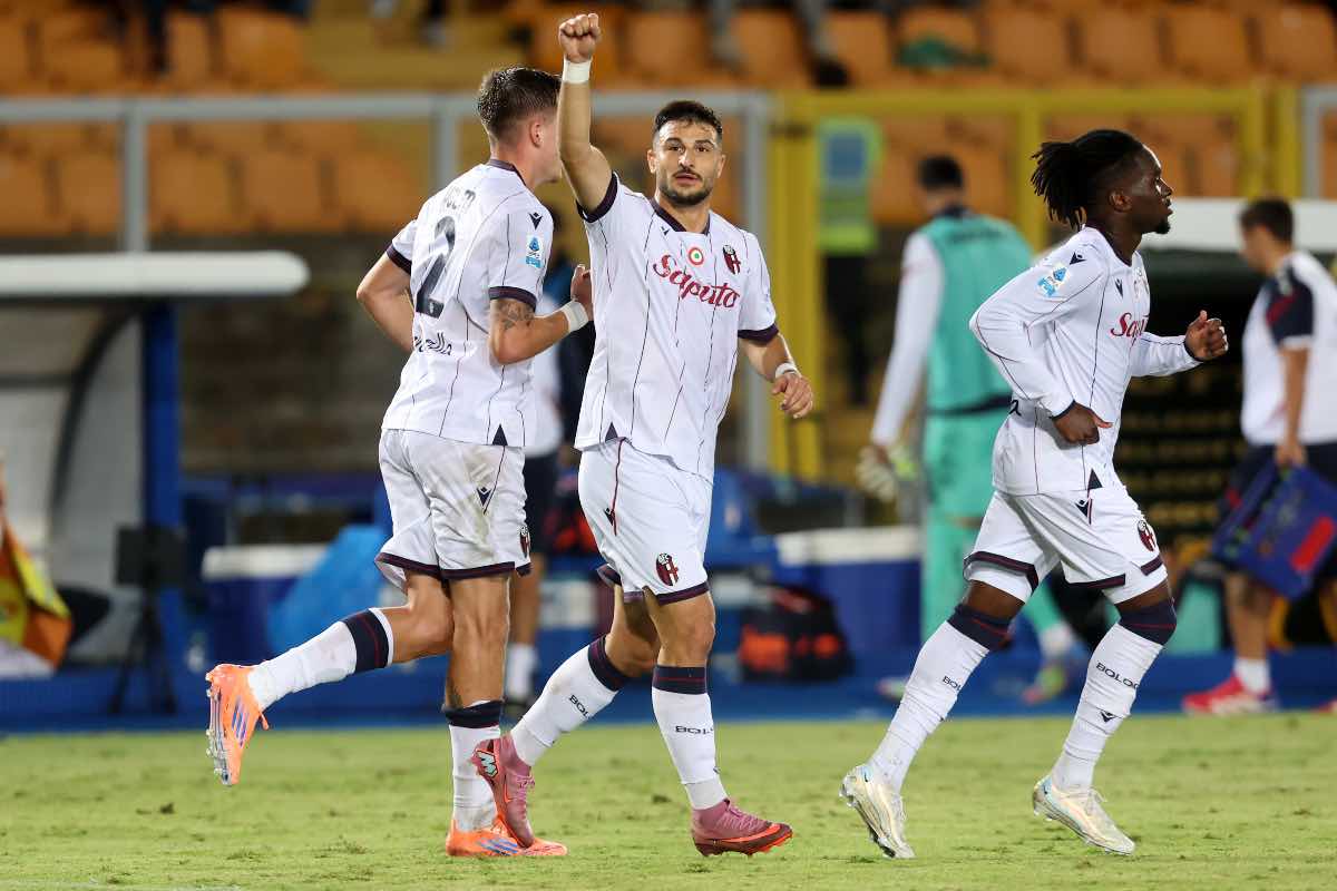 Riccardo Orsolini esulta dopo il gol su rigore