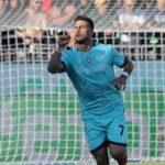 Riccardo Orsolini esulta dopo il gol al Cagliari