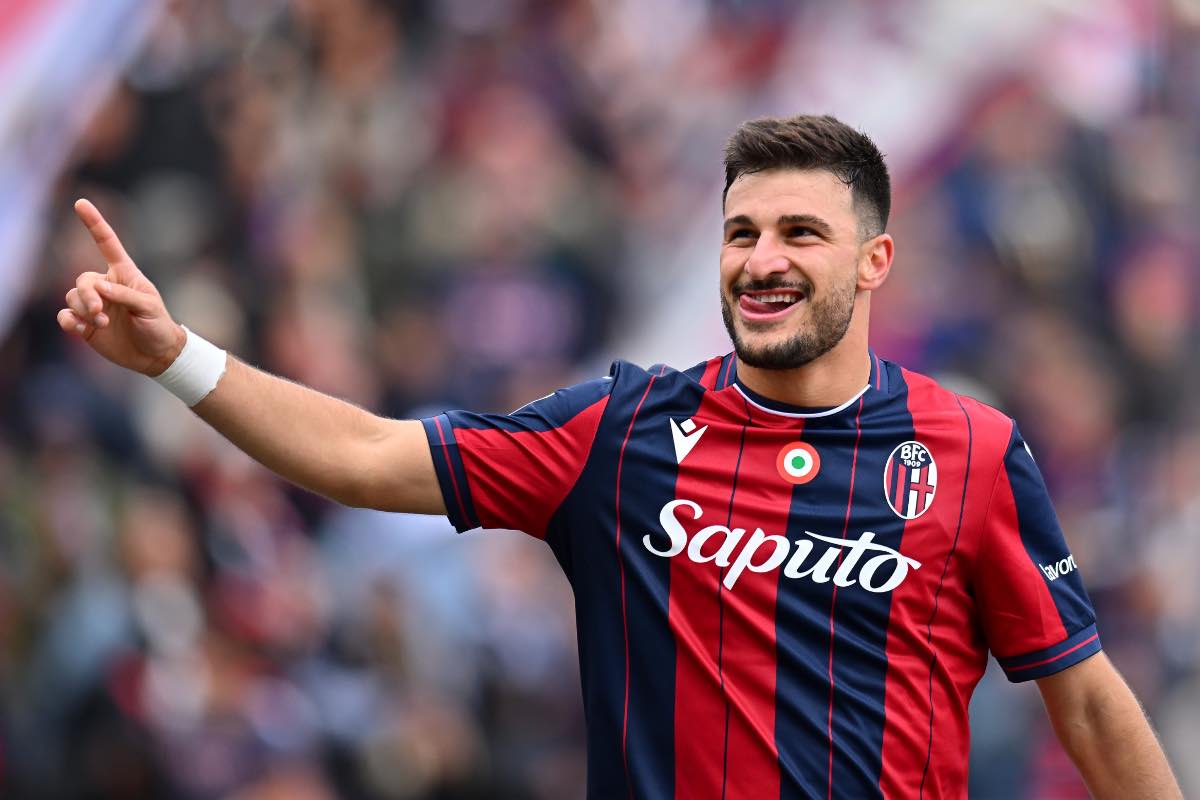 Riccardo orsolini esulta dopo il gol in Bologna-Pisa