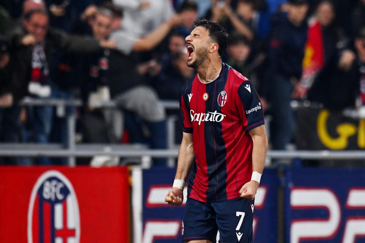 Riccardo Orsolini esulta dopo il gol in Bologna-Lecce
