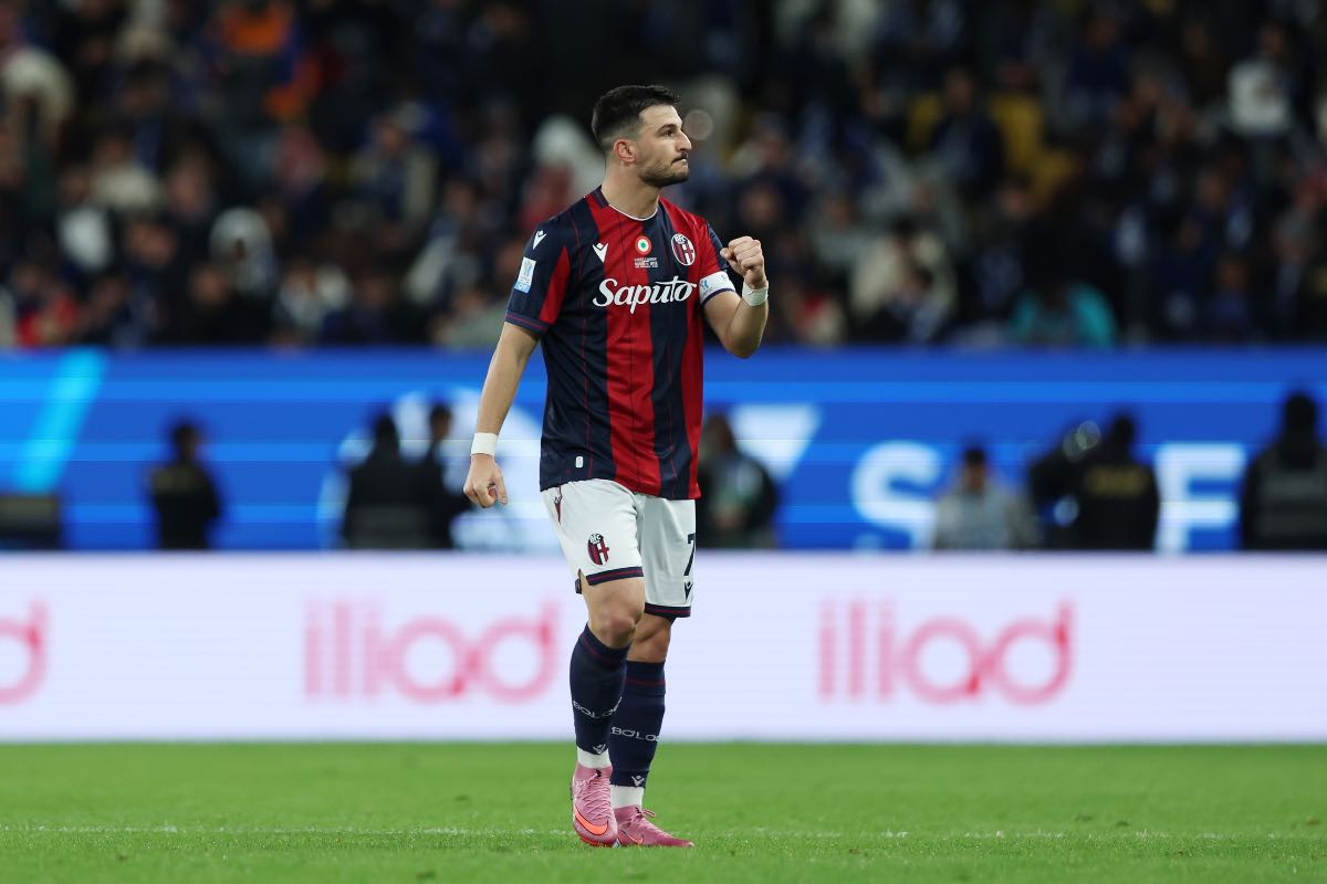 Riccardo Orsolini esulta dopo il gol in Bologna-Inter di Supercoppa Italiana