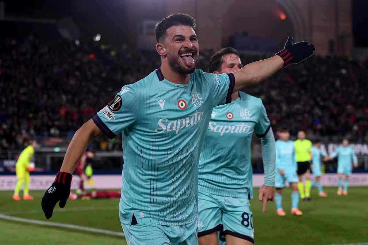 Orsolini mentre esulta al gol contro il Salisburgo