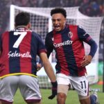 Orsolini e Ndoye esultano dopo un gol