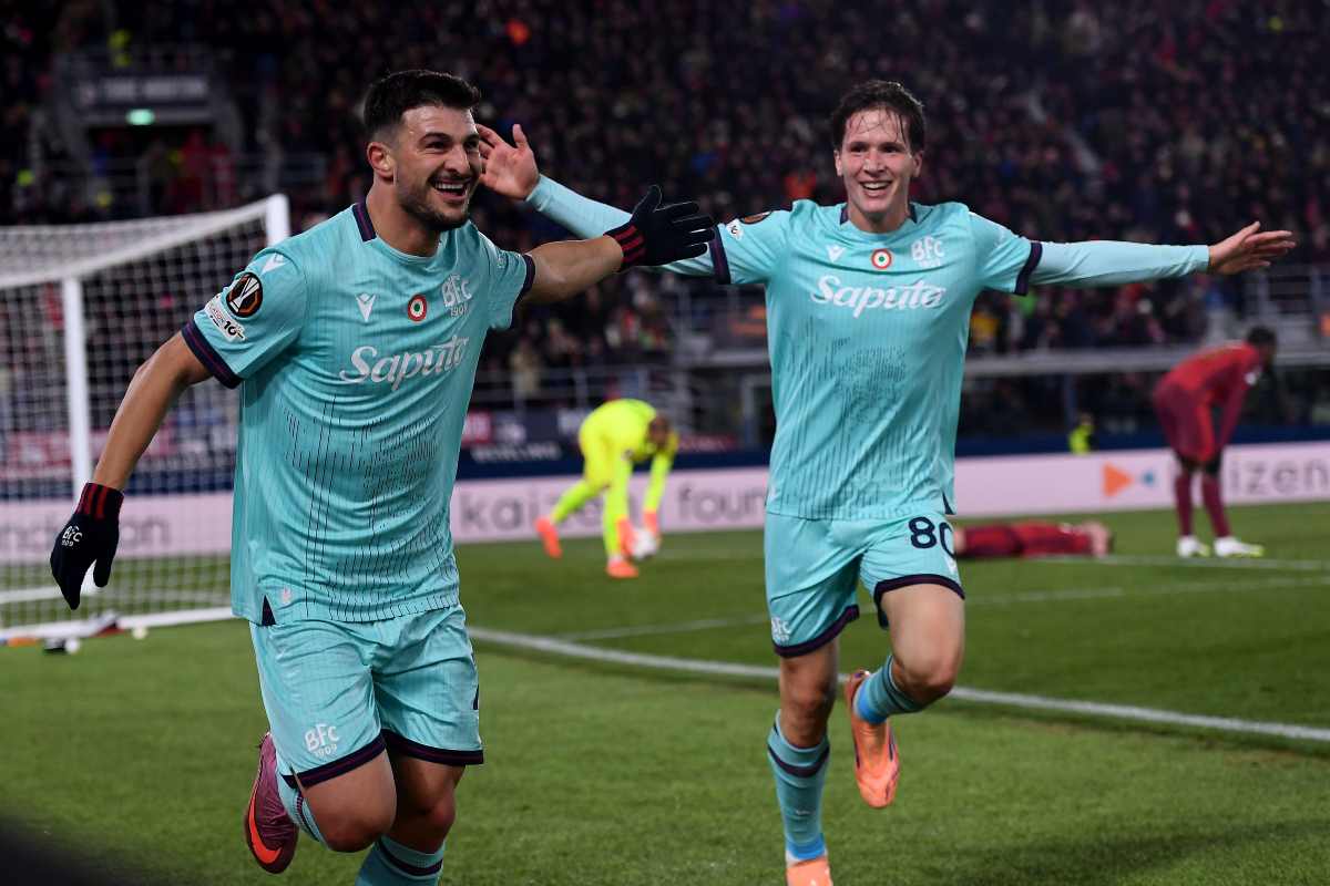 Orsolini e Fabbian esultano dopo un gol