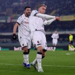 Odgaard e Orsolini esultano dopo il gol
