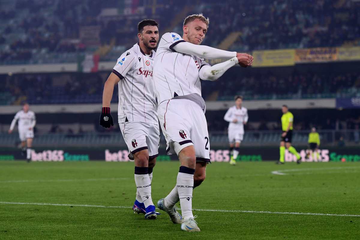 Odgaard e Orsolini esultano dopo il gol