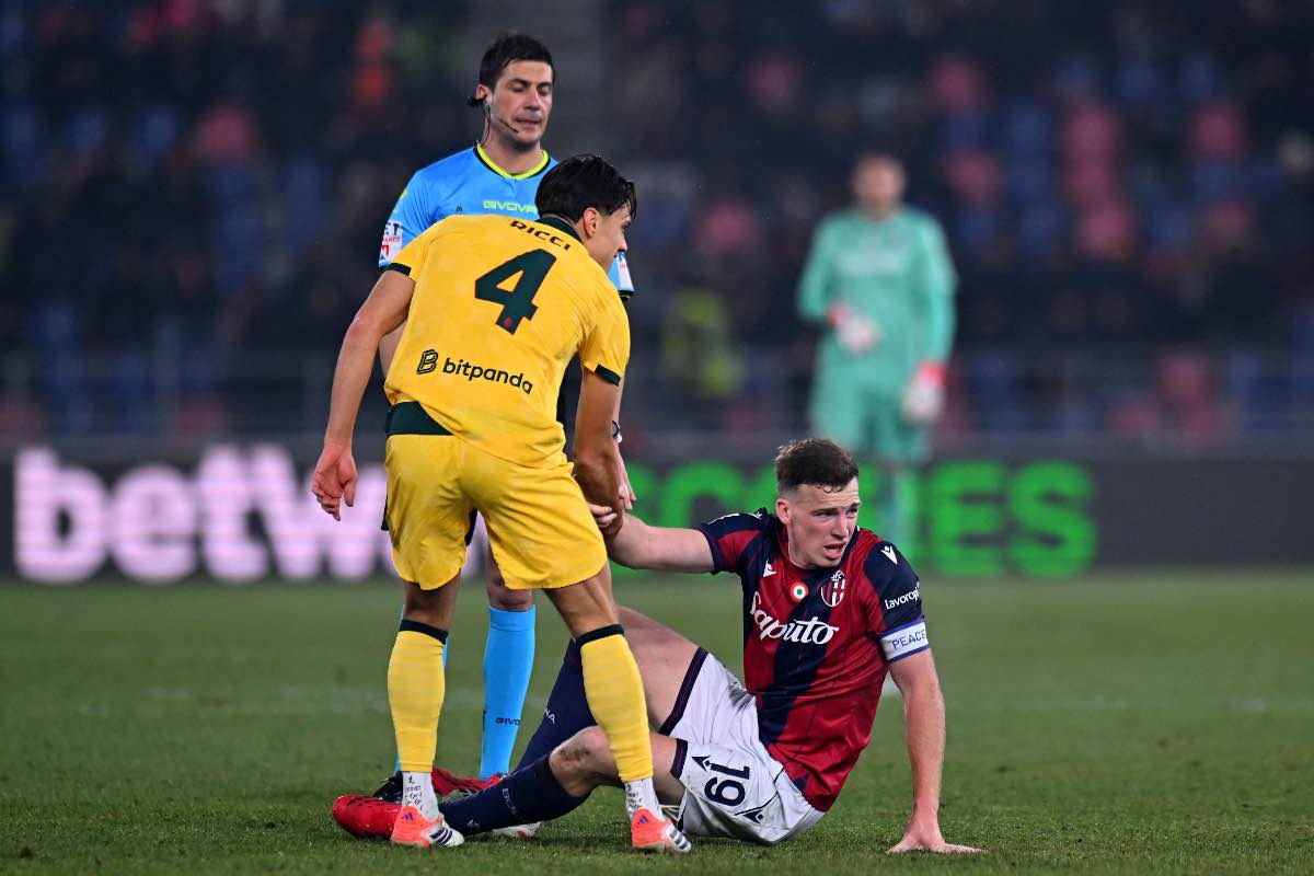 La moviola di Bologna-Milan, bene Manganiello: nessun rigore sul contatto Gabbia-Rowe