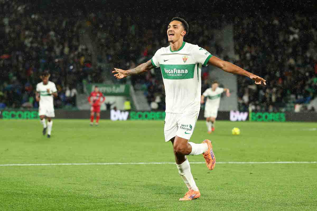 Alvaro Rodriguez esulta dopo il gol in Elche-Rayo Vallecano