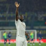 Romelu Lukaku saluta