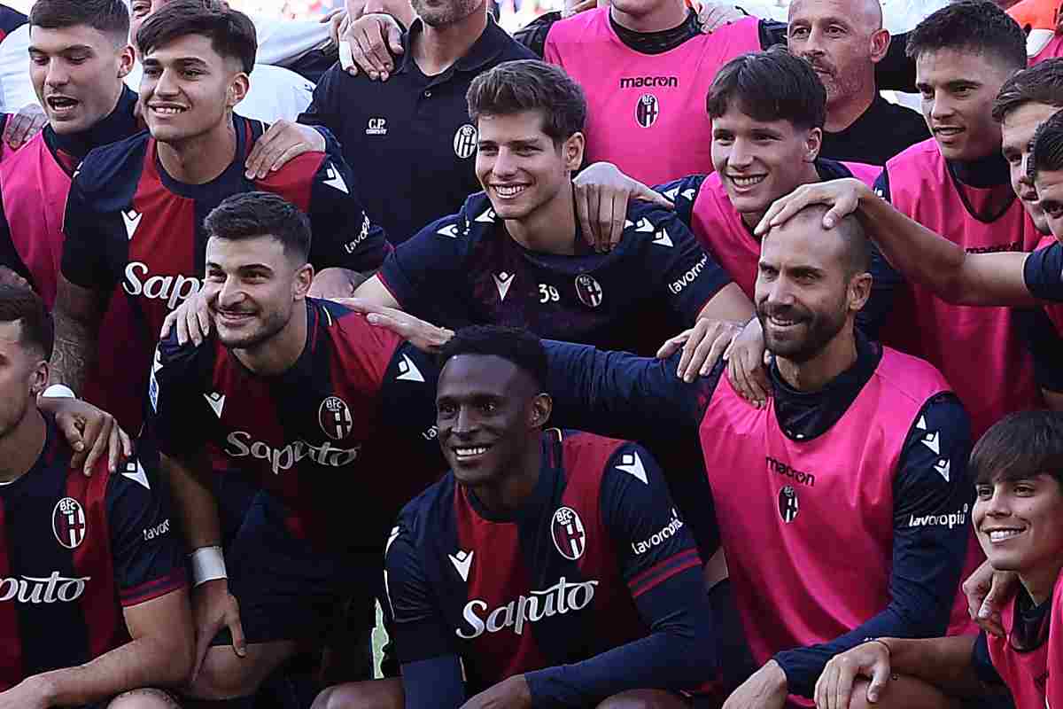 La rosa del Bologna nella sfida di Serie A contro il Genoa
