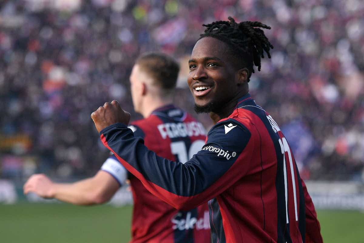 Jonathna Rowe esulta dopo il gol in Bologna-Hellas Verona