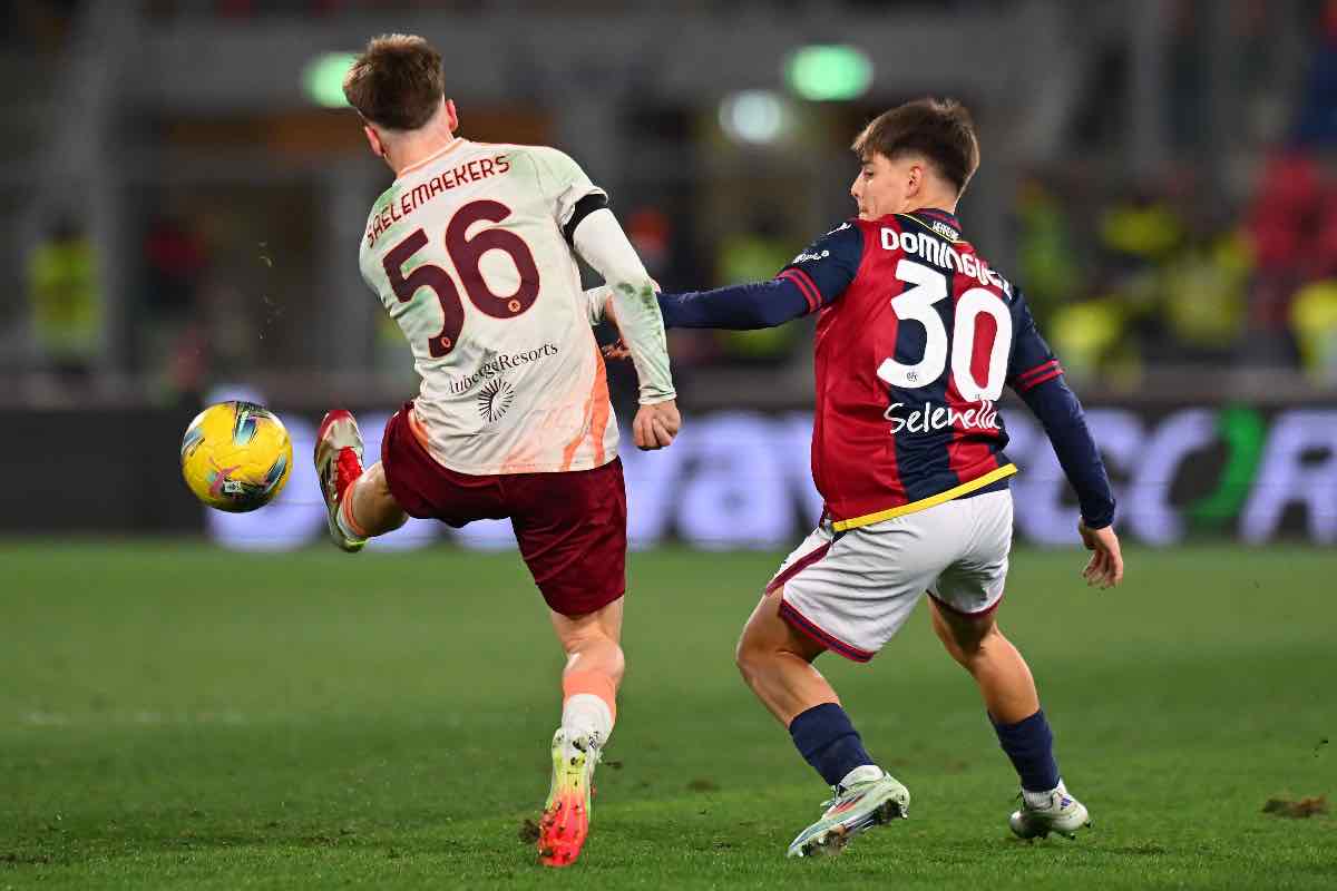 Saelemaekers e Dominguez a contrasto durante Bologna-Roma