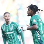 Mbangula esulta dopo un gol