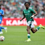 Samuel Mbangula in azione durante Werder Brema-Bayer Leverkusen