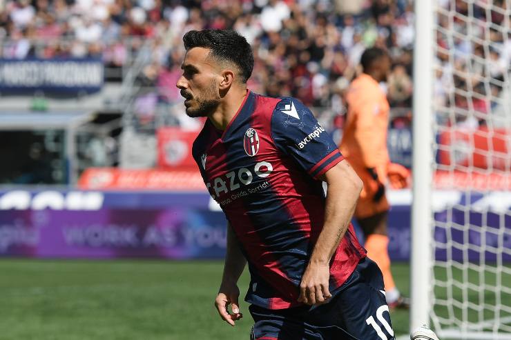 Nicola Sansone of Bologna FC celebrates after scoring the team's first goal during the Serie A match between Bologna FC and AC Milan at Stadio Renato Dall'Ara on April 15, 2023 in Bologna, Italy.