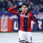 Santiago Castro esulta dopo il gol