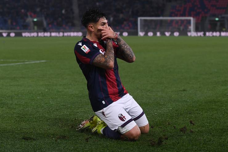 Santiago Castro esulta dopo il goal contro la Lazio 