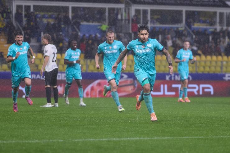 Castro esulta dopo il gol