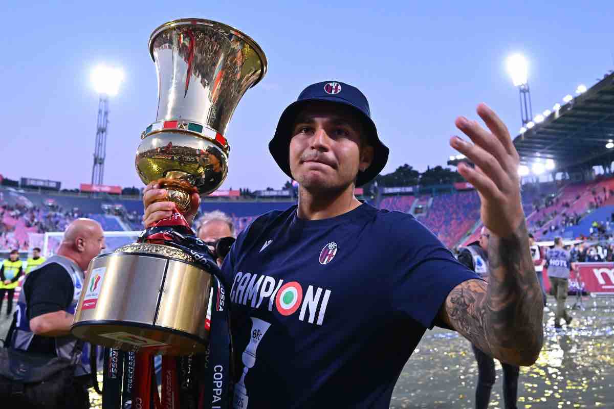 Santiago Castro con la Coppa Italia