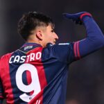 Santiago Castro esulta dopo il gol