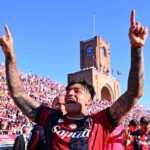 Santiago Castro esulta dopo il gol in Bologna-Genoa
