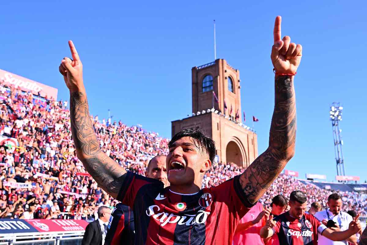 Santiago Castro esulta dopo il gol in Bologna-Genoa