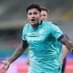 Santiago Castro esulta dopo il gol alla Fiorentina