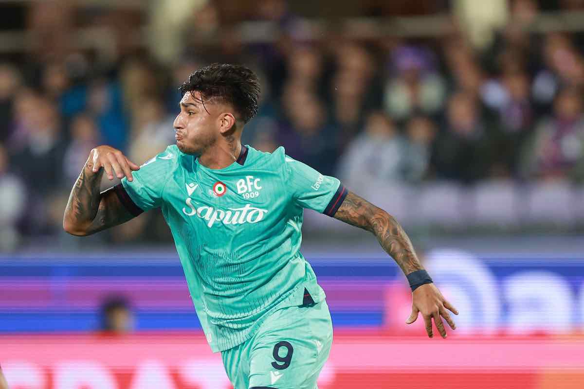 Santiago Castro esulta dopo il gol alla Fiorentina