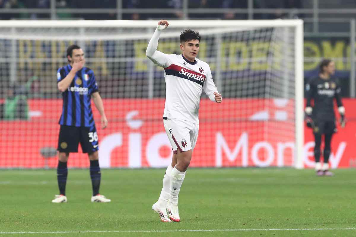 Santiago castro esulta dopo il gol in Inter-Bologna del 2025