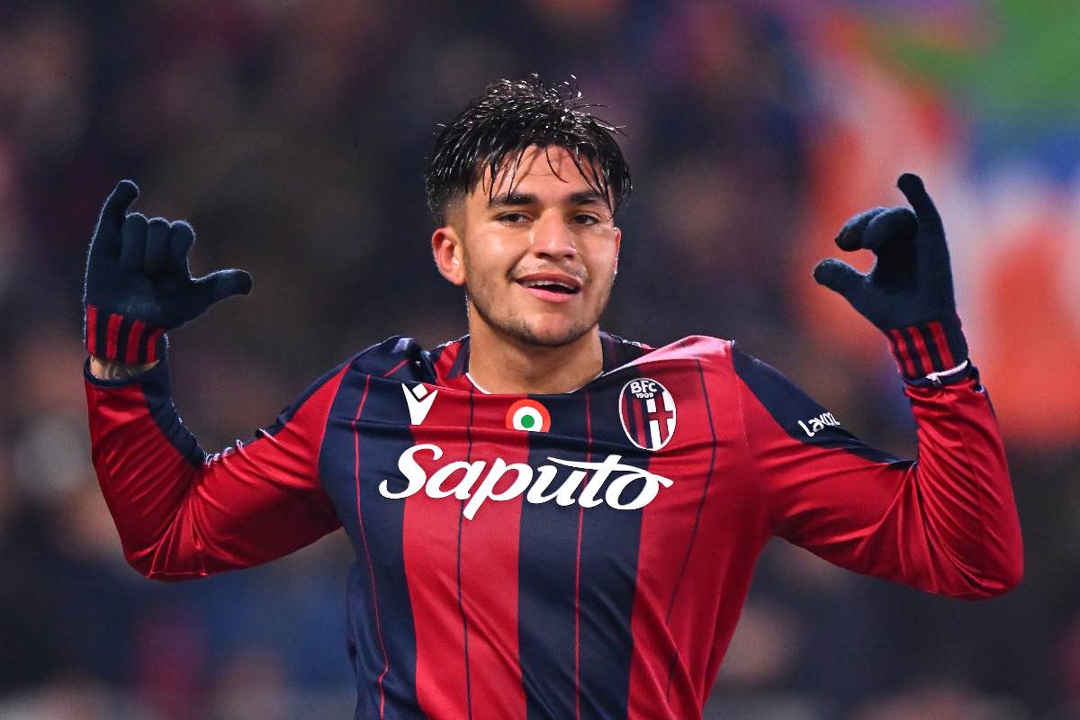 Santiago castro esulta dopo il gol in Bologna-Parma