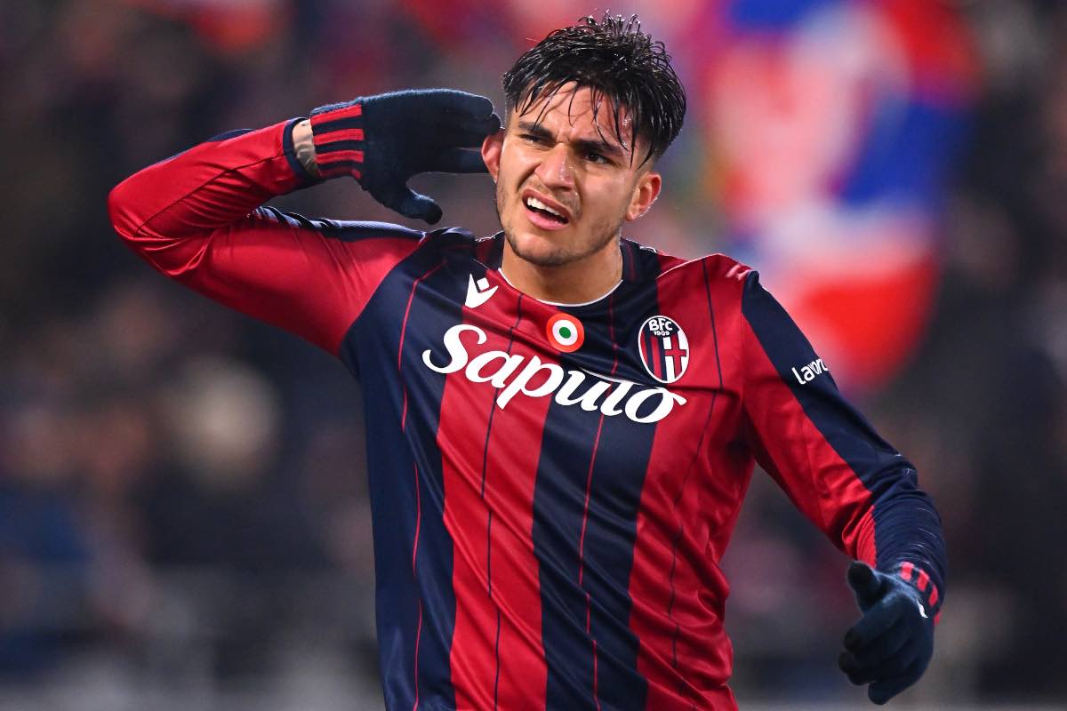 Santiago Castro esulta dopo il gol in Bologna-Parma di Coppa Italia