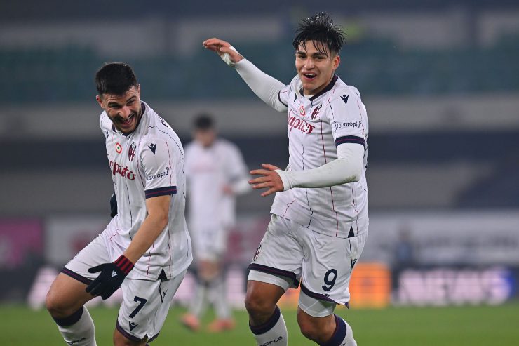 Castro e Orsolini esultano dopo il gol