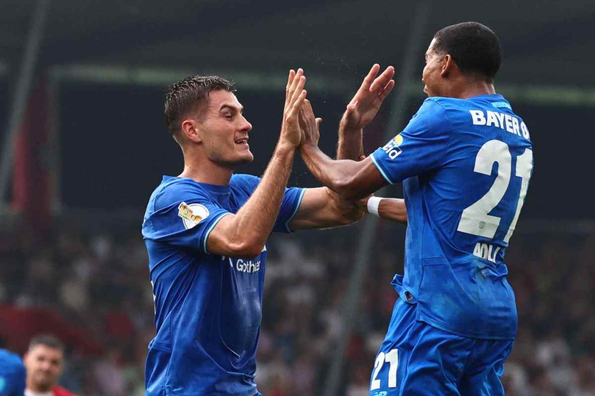Schick esulta con un compagno