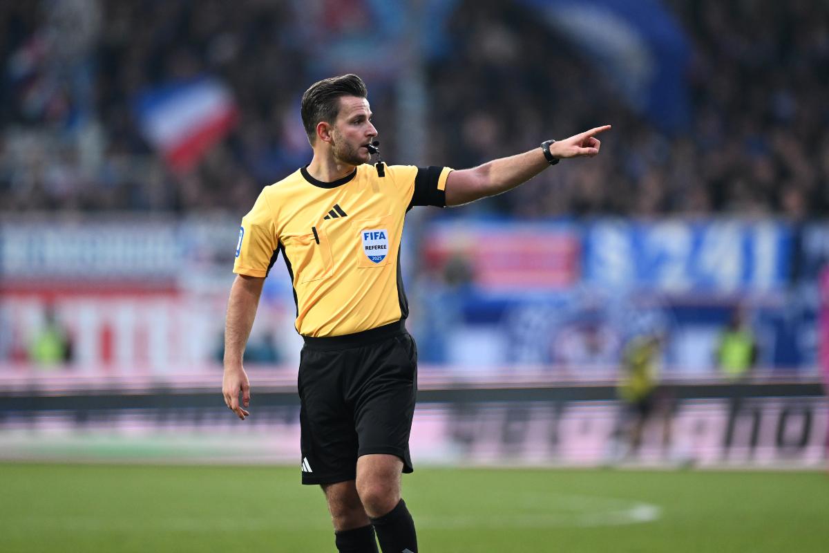 Schlager a Kiel dirige una partita di Bundesliga