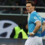 Scott McTominay esulta dopo il gol al Cagliari