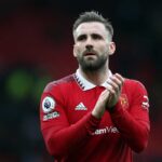 Shaw applaude il pubblico