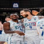 Simon Anumba esulta con Sorokas alla fine della sfida contro Pistoia