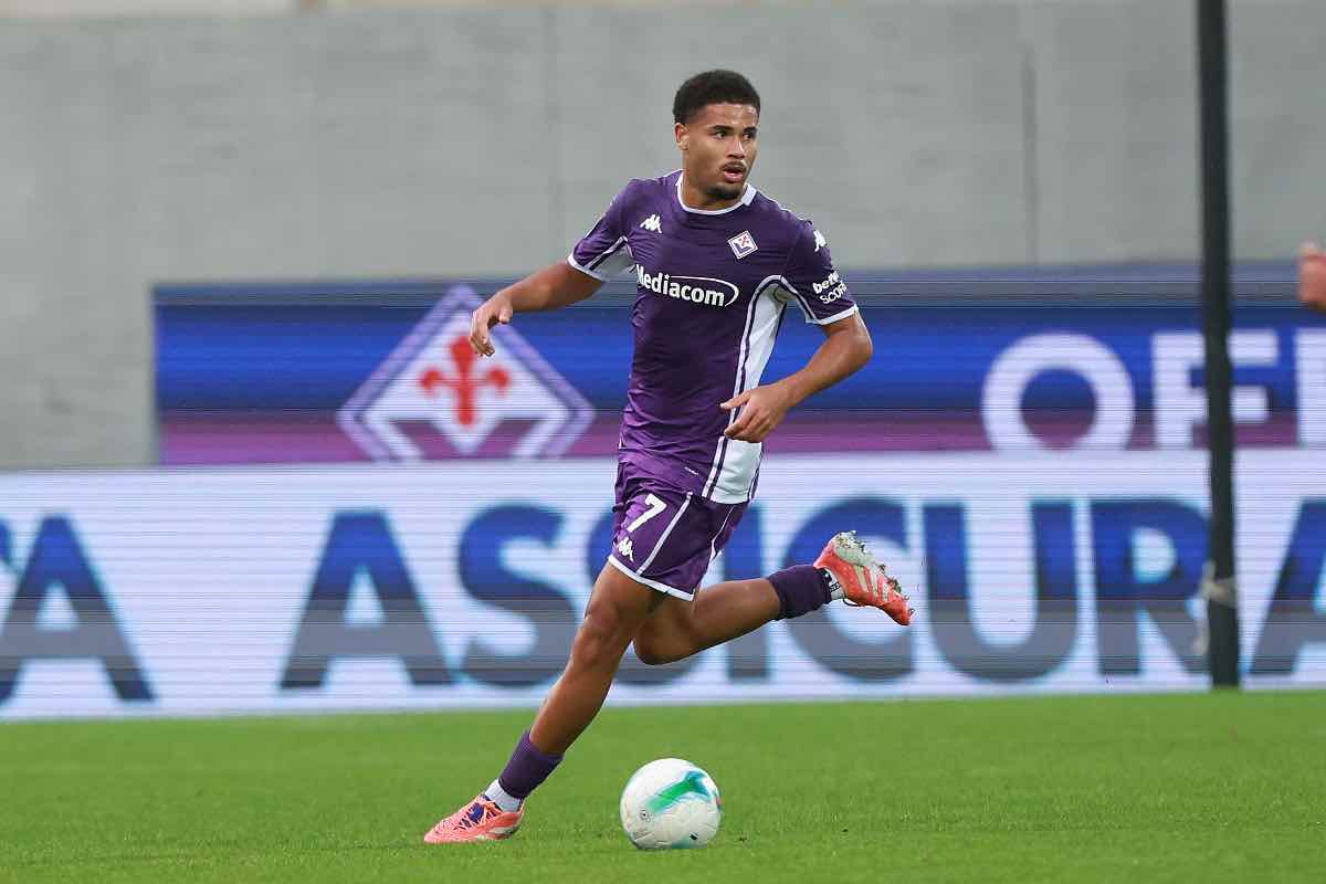 Simon Sohm in azione durante Fiorentina-Lecce