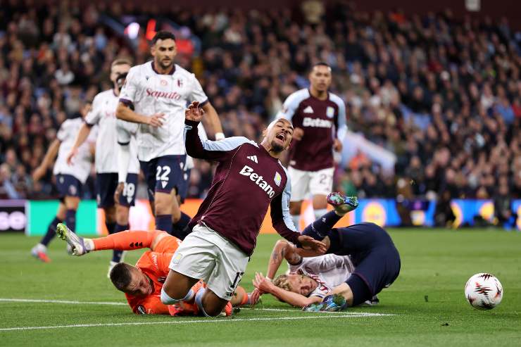 Skorupski in azione contro l'Aston Villa