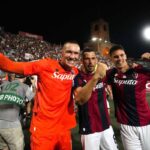 Skorupski, Freuler e Moro festeggiano la vittoria sul Como