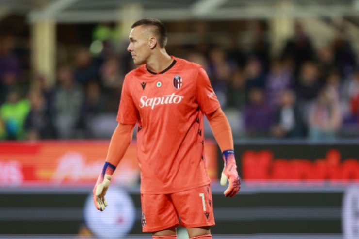Lukasz Skorupski goalkeeper of Bologna FC 1909 looks on during the Serie A match between ACF Fiorentina and Bologna FC 1909 at Artemio Franchi on October 26, 2025 in Florence, Italy.