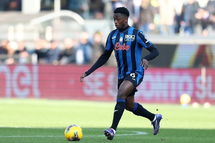 Ibrahim Sulemana of Atalanta BC runs with the ball during the Serie A match between Atalanta and Cagliari at Gewiss Stadium on February 15, 2025 in Bergamo, Italy.