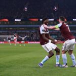 L'Aston Villa esulta dopo un gol