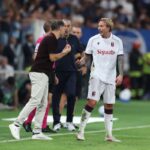 Tedesco e Bernardeschi a colloquio durante Atalanta-Bologna