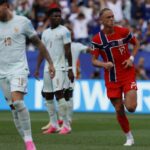 Thelo Aasgaard esulta dopo il gol