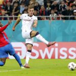 Thijs Dallinga calcia il pallone